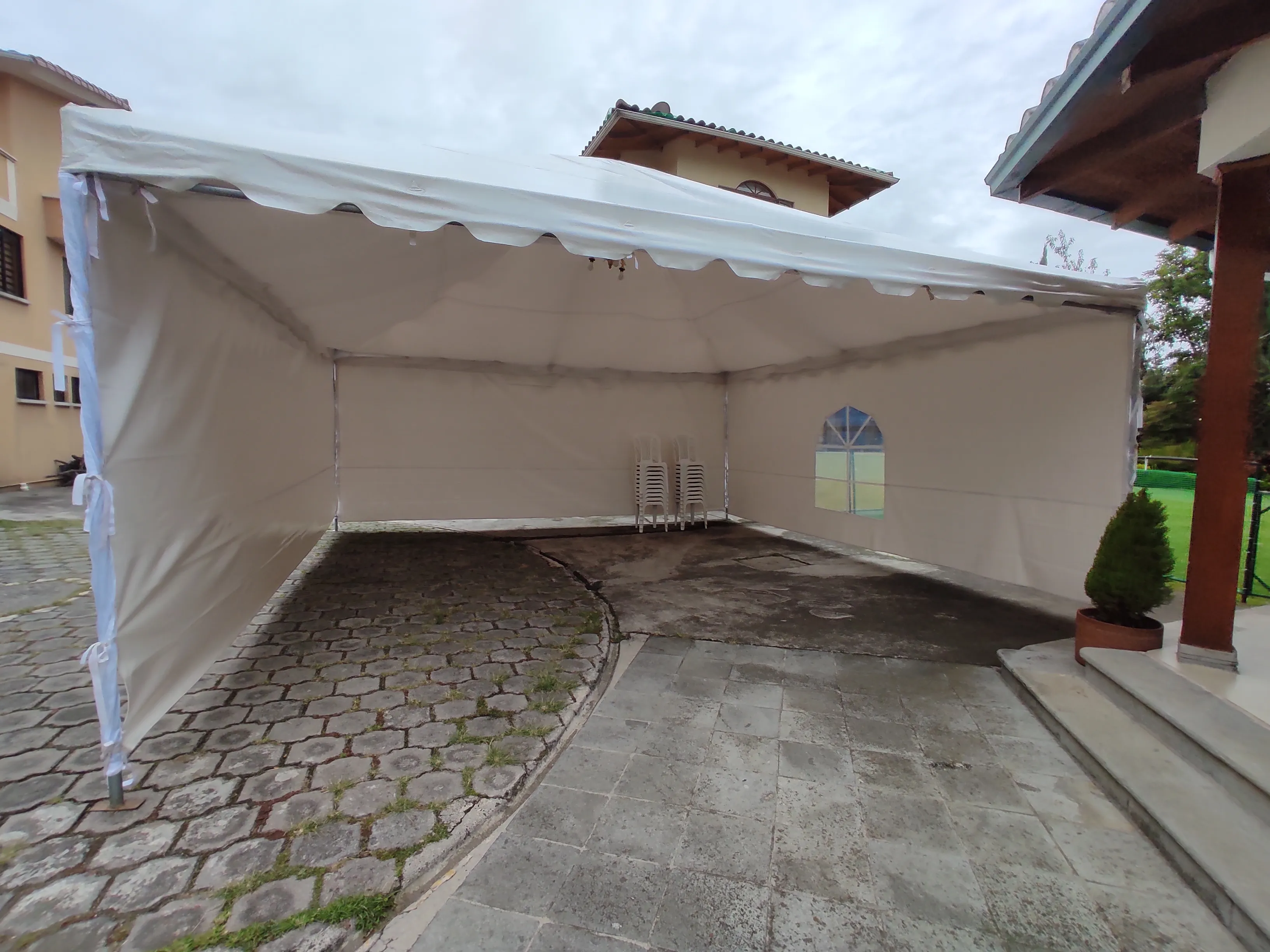 Carpa instalada para evento