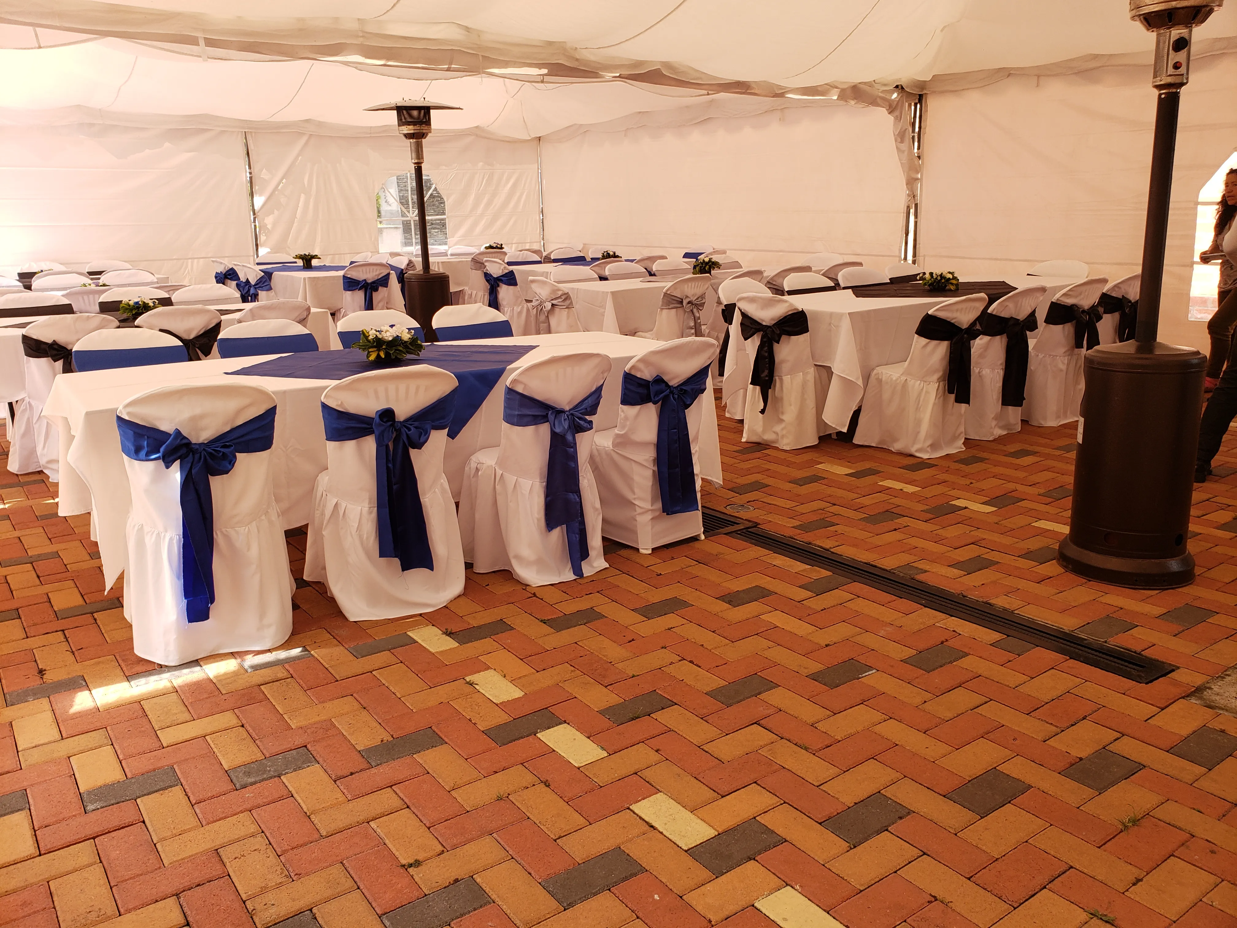 Sillas blancas para eventos