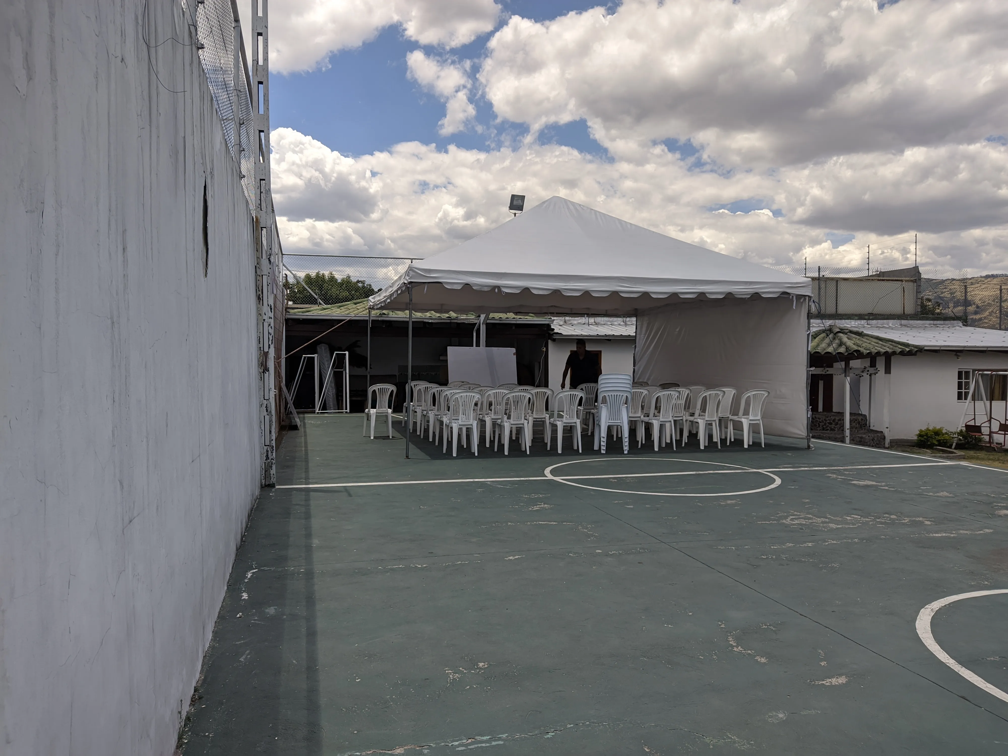 Sillas blancas para eventos